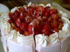 Vizco's And Cake Shop food