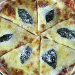 10,000 Roses Cafe More