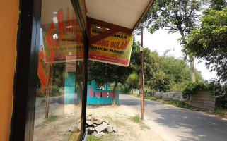 Rm Terang Bulang Masakan Padang outside