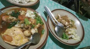 Warung Makan Mbah Manis food