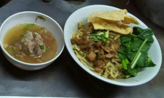 Mie Ayam Cokro food