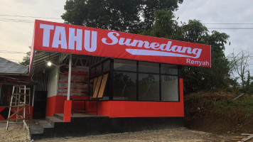 Tahu Sumedang Renyah Tambang outside