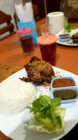 Resto Ayam Bakar Ngimbang food