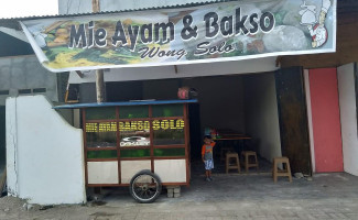 Warung Mie Ayam Bakso Wong Solo outside