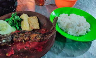 Sambal Terasi Mak Ju, Pasar Kidul food