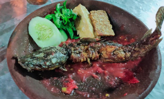 Sambal Terasi Mak Ju, Pasar Kidul food