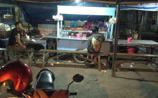 Sambal Terasi Mak Ju, Pasar Kidul outside