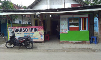 Bakso Upin Ipin Comal outside