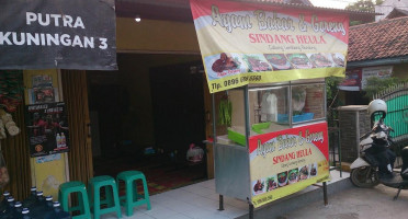 Ayam Bakar Goreng Sindang Heula outside