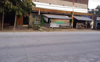 Warung Nasi Goreng Pak Ateng outside