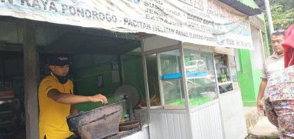 Warung Sate Ayam Pak Mari outside