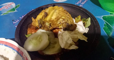 Warung Makan Sederhana Pecel Lele food