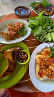 Saung Niken food