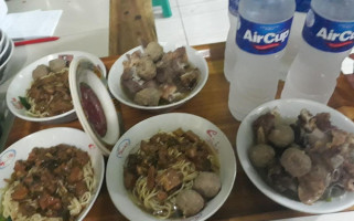 Solo 's Meatballs And Chicken Noodle Mas Gendon food