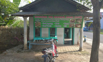 Warung Bu Sri Manan (buk Chie) outside