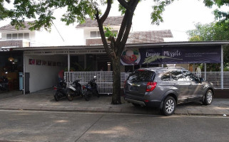 Dapur Missiti outside