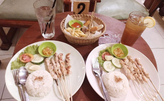 Angkringan Hitam Putih food