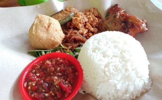 Rm. Ayam Penyet Surabaya Tuntang food