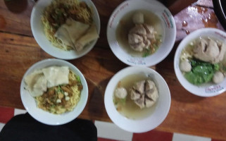 Mie Ayam Bakso Gatot Kaca food