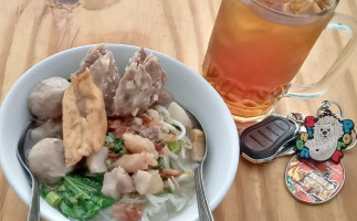 Mie Ayam Bakso Gatot Kaca food