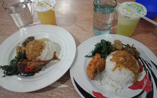 Rm Putra Minang Simpang Sribhawono food