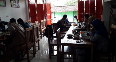 Warung Sate Kambing Pak To Bandang Etan inside