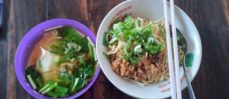 Pondok Mie Ayam Pangsit Mas Gendon food