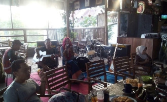 Rumah Bambu Cafe Home Stay inside