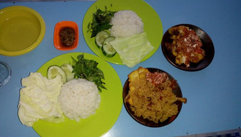 Lalapan Pinus 87 food