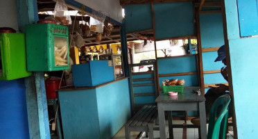 Warung Nasi Pecel Pincuk Tumpang Pak Sugiono inside