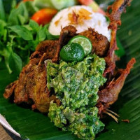 Ayam Goreng Dan Sop Buah Wong Madion food