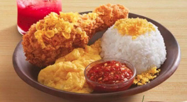 Ayam Goreng Dan Sop Buah Wong Madion food