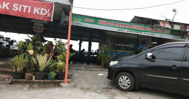 Warung Mbak Siti Kdi outside