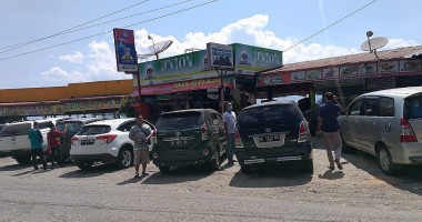 Warung Mbak Siti Kdi outside