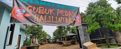 Gubuk Halilintar Pasuruan outside