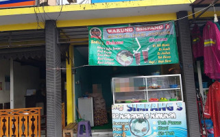 Warung Simpang 3 outside