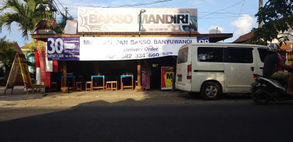 Bakso Mie Ayam Mandiri outside