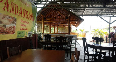 Warung Lesehan Pandansari inside