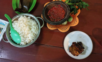 Rumah Makan Aulia Sari food