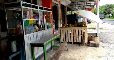 Warung Nasi Bm Es Kelapa Muda outside