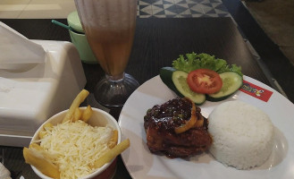 Amazy Family Resto Sumber food