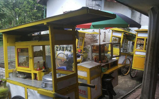 Bakso Labaz outside