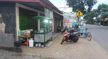 Bakso Tukul outside