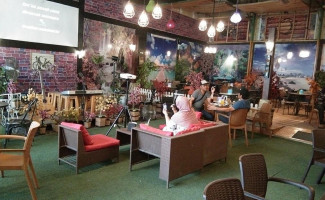 Arkan Cafe Resto inside