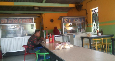 Bakso Urat Jumbo Dan Mie Ayam Solo inside