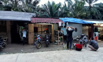 Warung Kopi Bu Mumun outside