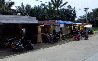 Warung Kopi Bu Mumun outside