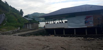 Rumah Makan Pemancingan Solotan outside