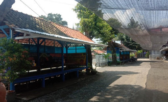 Rm Ikan Bakar Podo Moro outside