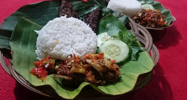 Ayam Geprek Sambal Petir food